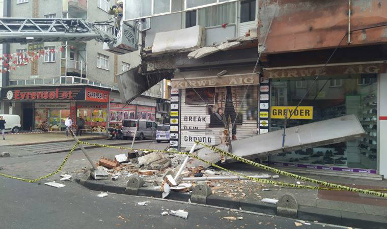 Sultangazi’de 5 katlı bir binanın balkonu çöktü