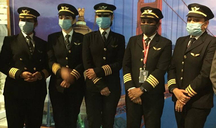 Hindistanlı kadın pilotlar 17 saatlik direkt uçuşla dünya rekoru kırdı