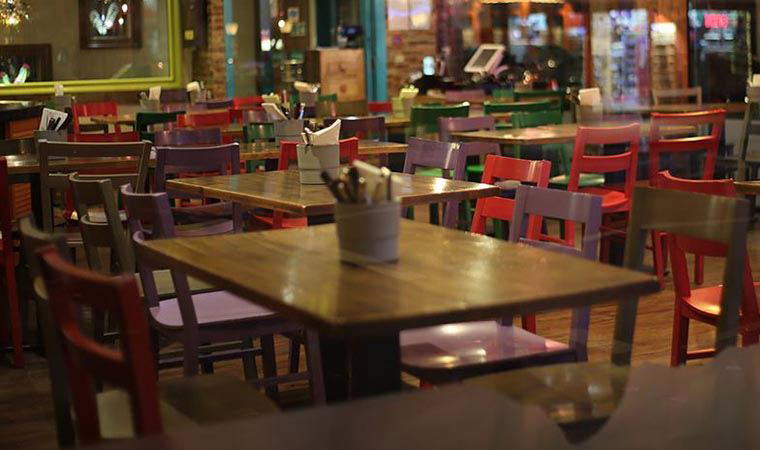 Sağlık Bakanlığı’nın yetkin ismi açıkladı: Yasaklar ne zaman kalkabilir?