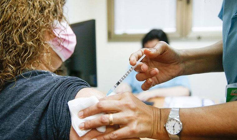 İsrail’de Pfizer aşısını olan 13 kişi yüz felci geçirdi