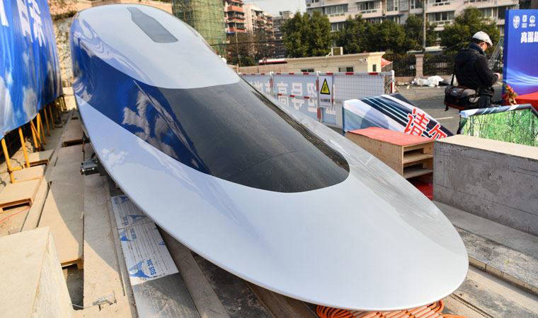 Çin saatte 620 kilometre hız yapabilen 'maglev' treni prototipini tanıttı