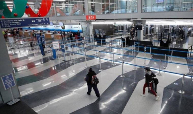 Covid-19 nedeniyle uçağa binmekten korktuğu için Chicago havalimanında 3 ay yaşadı