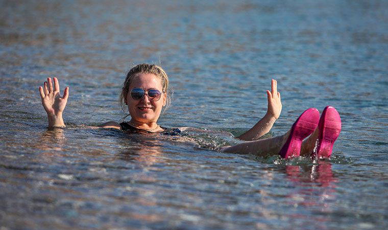 Turistlerin kısıtlamada deniz keyfi