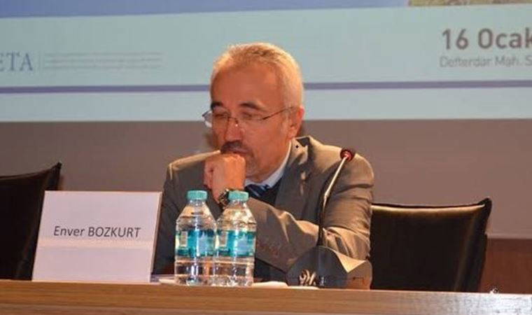 Dekan, öğrencilerine ‘terörist’ dedi