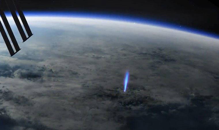 Avrupa Uzay Ajansı, Dünya'dan uzaya yayılan mavi ışık huzmesinin canlandırma görüntüsünü yayınladı