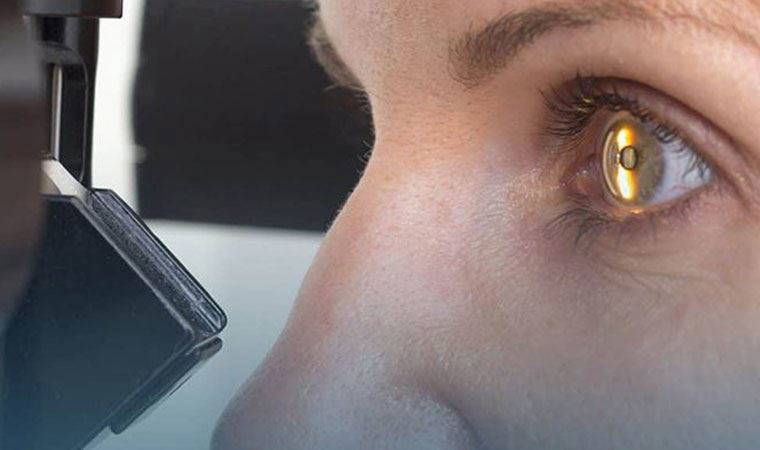 10 yıldır kör olan adam, yapay kornea nakli ile görmeye başladı