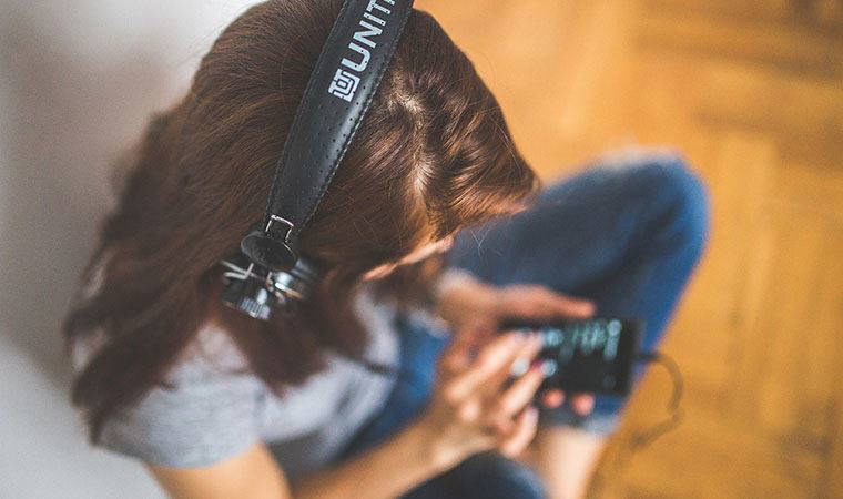 Anksiyeteyi hafiflettiği bilimsel olarak kanıtlanan 6 şarkı