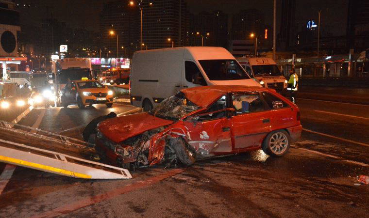 Esenyurt'ta otomobil takla attı: 1 yaralı