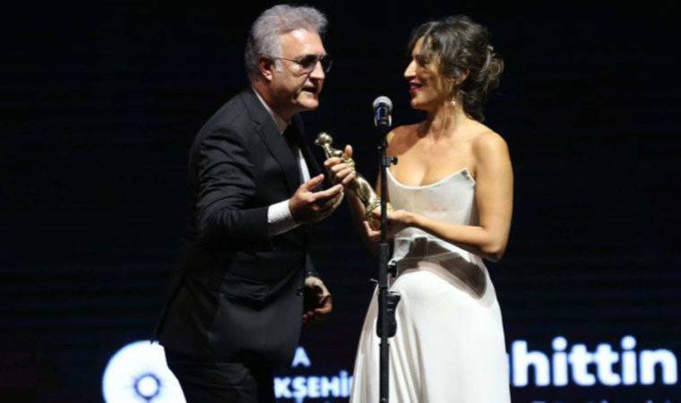 Oyuncu Nihal Yalçın'dan Tamer Karadağlı taklidi