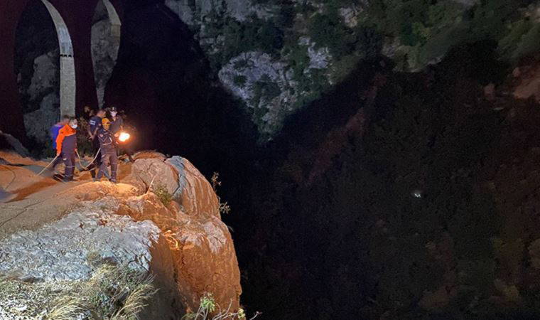 Adana'da özçekim yapmak isteyen 2 kişi uçurumdan düştü: 1 kişi yaşamını yitirdi