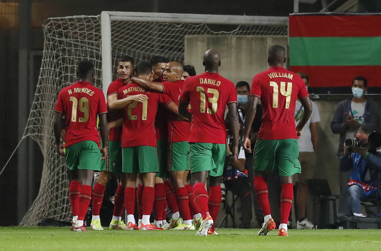 Cristiano Ronaldo, milli takımda bir rekoru daha geride bıraktı