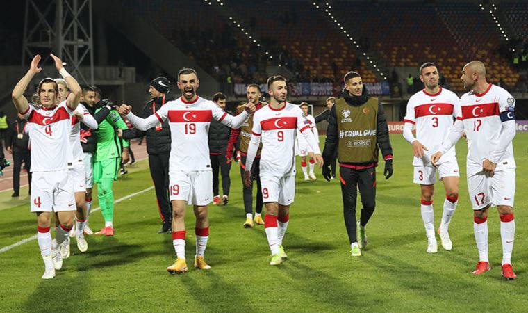 A Milli Futbol Takımı yurda döndü (12.10.2021)