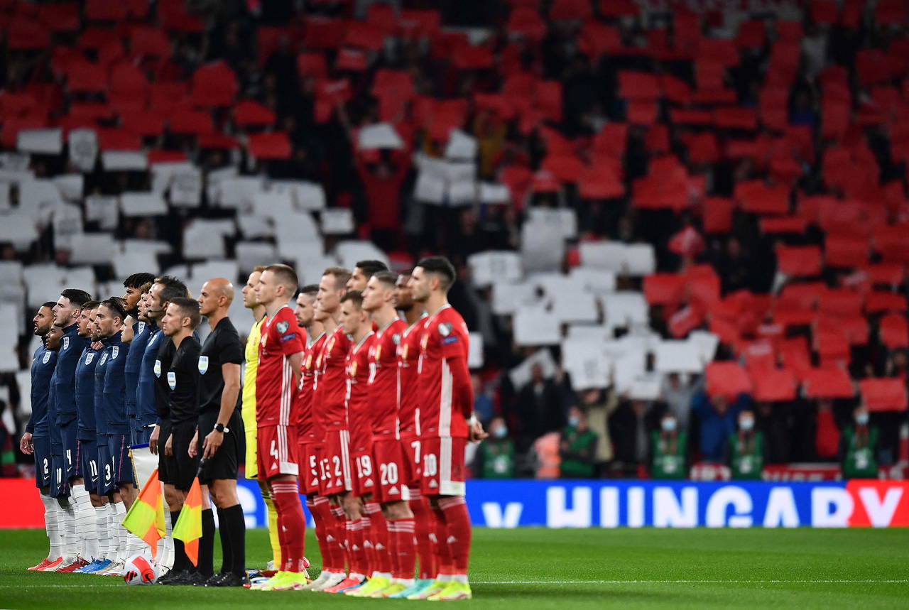 Dünya Kupası Elemeleri'nde İngiltere-Macaristan maçında tribünler birbirine girdi