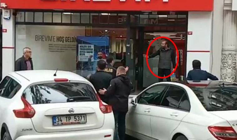 Parasını ödediği evi teslim alamayınca kendi yakmaya kalktı