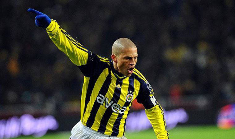 Alex de Souza, Fenerbahçe'nin Mesut Özil paylaşımına yorum yaptı