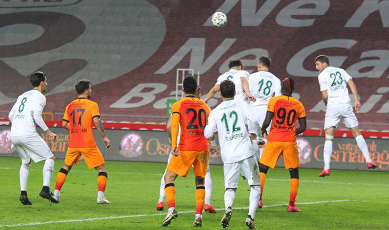 Konyasporlu Artem Kravets'in eşi, sosyal medyada taraftarla tartıştı