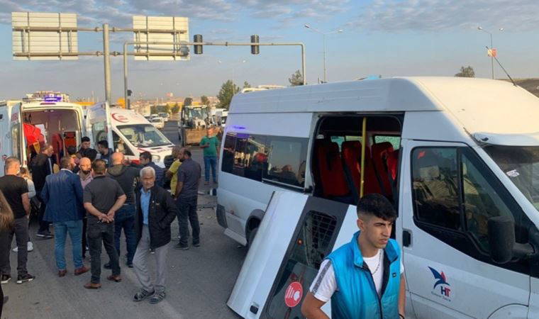 Batman’da işçileri taşıyan servis aracı kaza yaptı: 10 yaralı