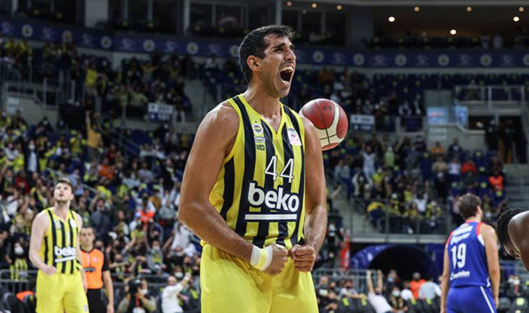 Fenerbahçe Beko, Anadolu Efes'i farklı geçti