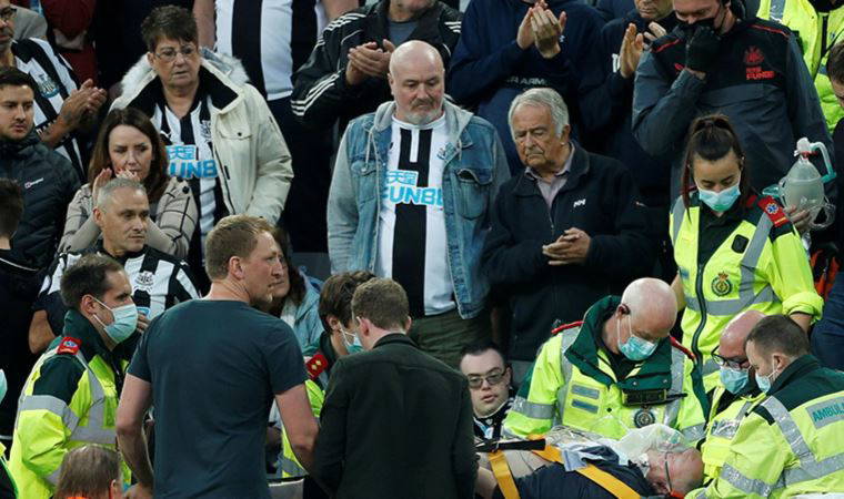 Newcastle United-Tottenham maçında taraftarı kurtaran doktor, tüm dünyanın dilinde