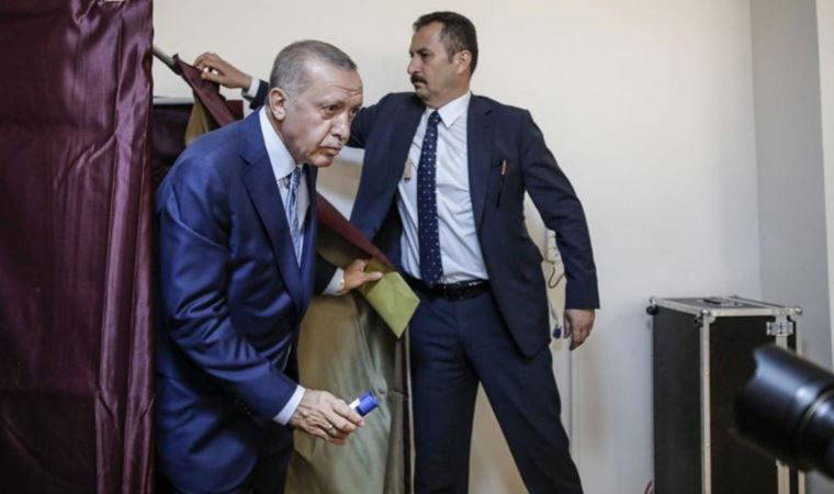 Yenişafak yazarı AKP seçmeninin 3 memnuniyetsizliğini yazdı: 'Reis yalnız kaldı...'