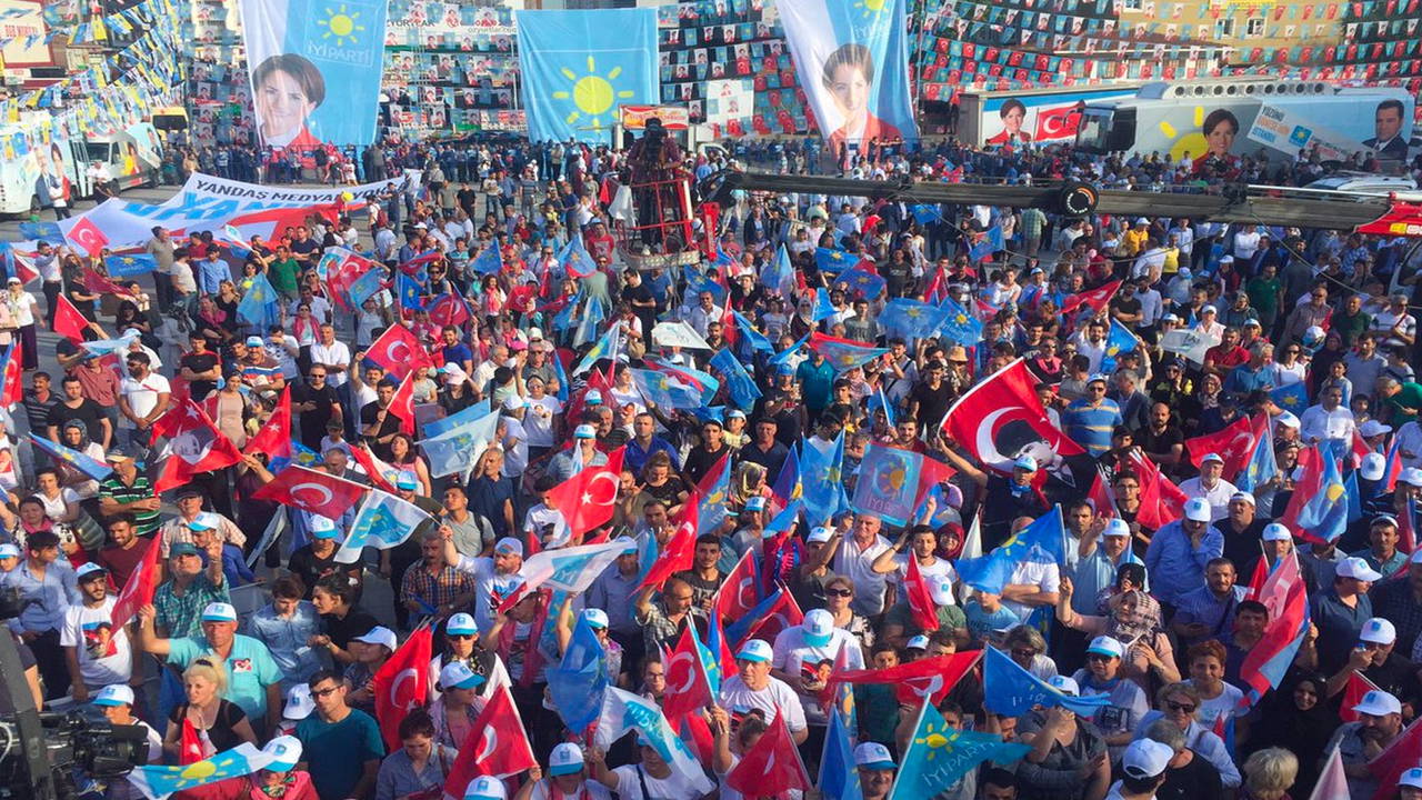 MetroPOLL'den son anket: Makas iyice daraldı