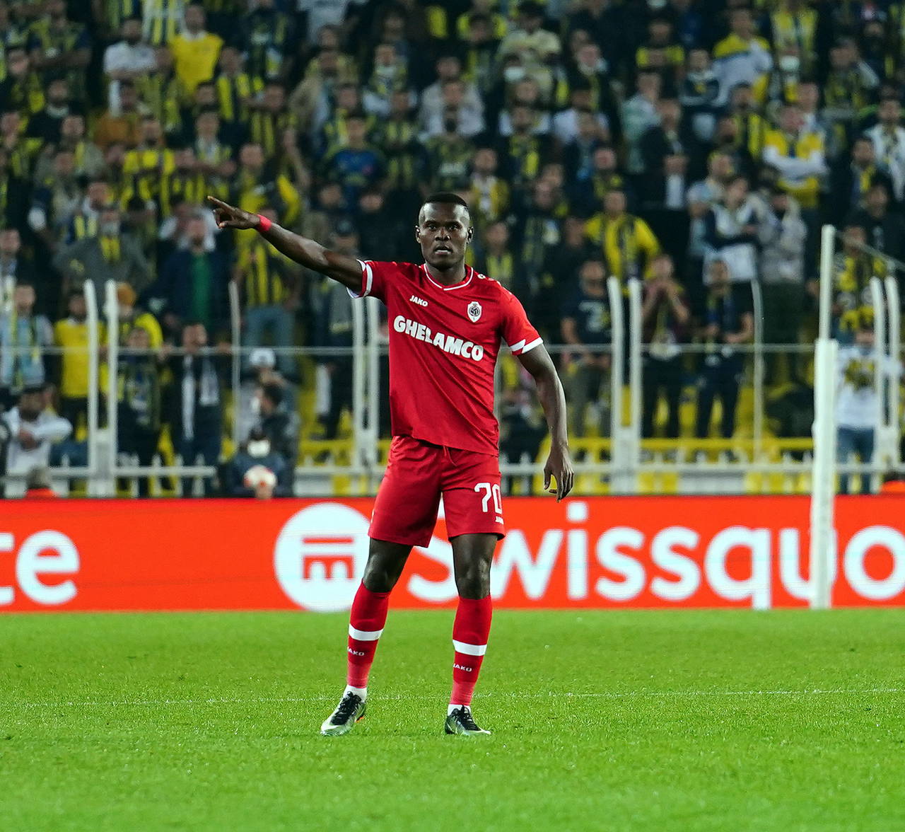 Samatta, Fenerbahçe'ye attığı gole sevinmedi