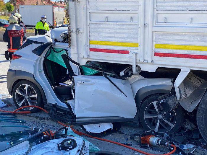 36 saatlik nöbetten çıkan doktor kamyonun altında can verdi