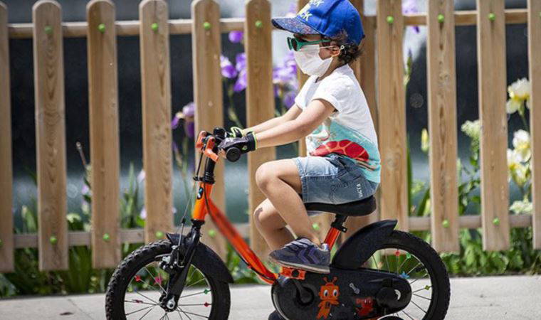 Koronavirüs çocuklarda göz kırma hastalığını artırdı