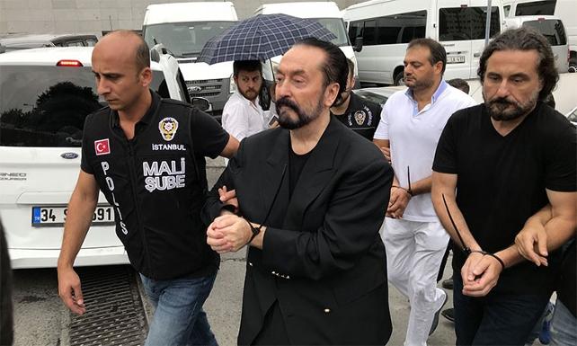 Adnan Oktar cezaevinde imaj değiştirdi
