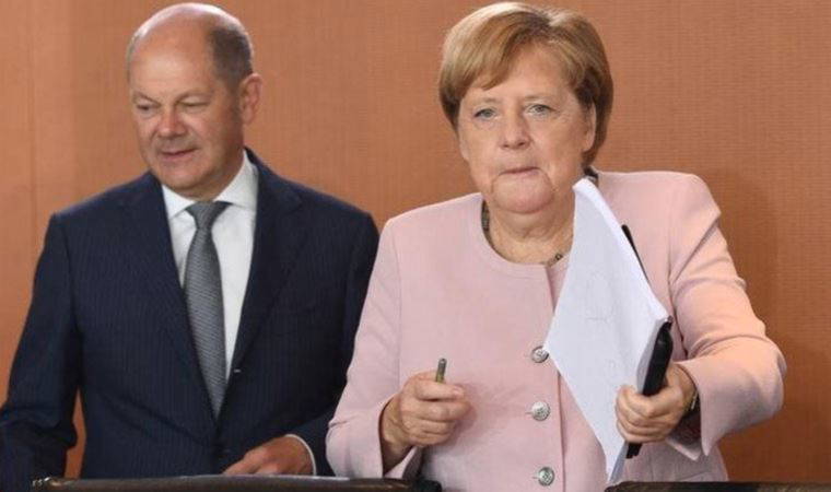 Merkel, Erdoğan'la Roma'da yapacağı görüşmeye müstakbel halefi Scholz'u da davet etti