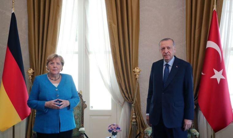 Merkel, Erdoğan'la Roma'da yapacağı görüşmeye müstakbel halefi Scholz'u da davet etti