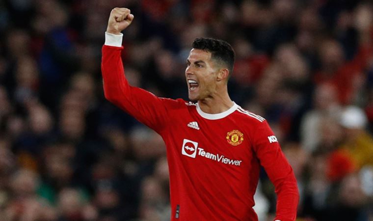 Cristiano Ronaldo, eşi ile ikiz bebek beklediklerini açıkladı
