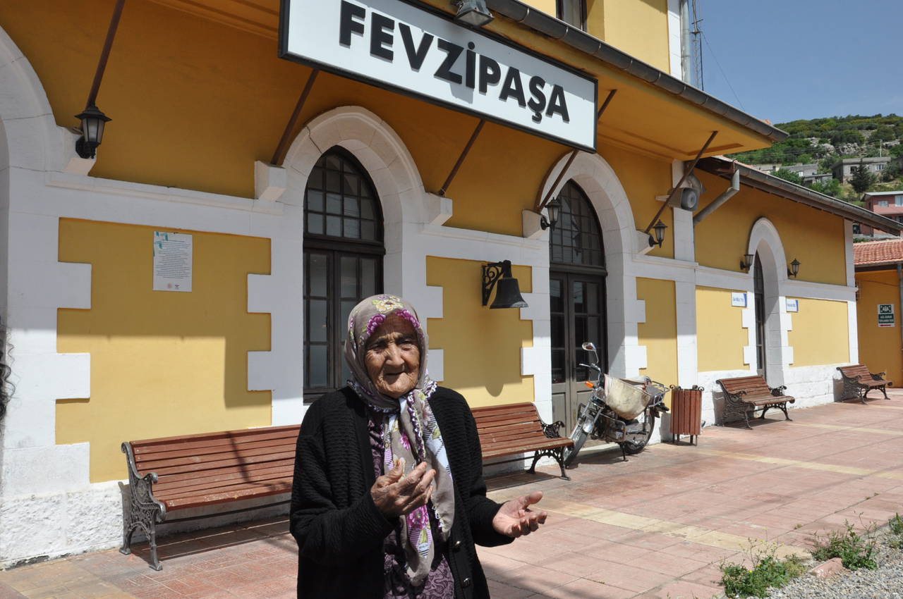111 yaşındaki Fatma Tıraş: Boyum yetmeyince bir taşın üzerine çıkıp Atatürk'ü gördüm