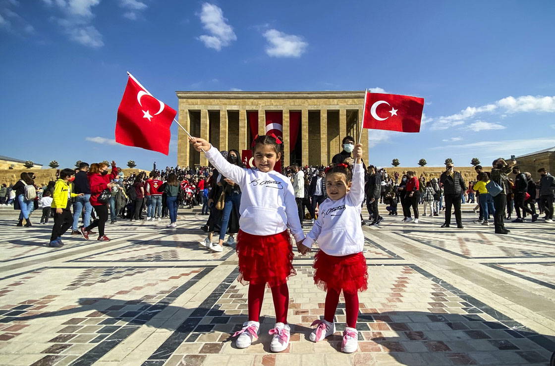 Cumhuriyetin 98'inci yılında Anıtkabir'de ziyaretçi yoğunluğu yaşandı