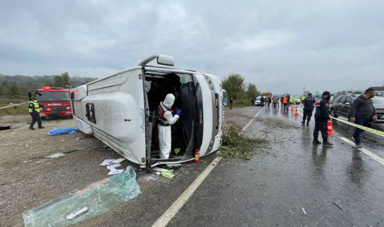 Son dakika... MHP'lileri taşıyan otobüs devrildi: Ölü ve yaralılar var