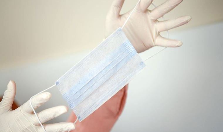 Japonya depoda bekleyen 82 milyon maske için karar verecek