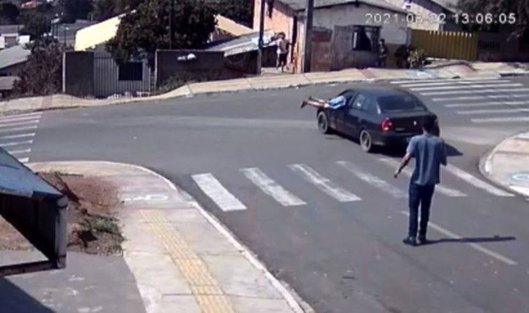 Komşularını kurtarmak için seyir halindeki arabanın içine atladı: 'İki kere düşünmedim'