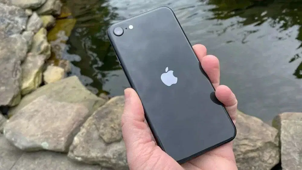 Apple'ın 'ucuz iPhone' olarak bilinen iPhone SE 3'ünün görüntüleri sızdı