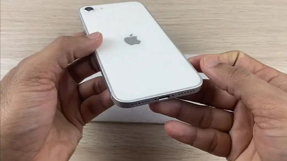 Apple'ın 'ucuz iPhone' olarak bilinen iPhone SE 3'ünün görüntüleri sızdı