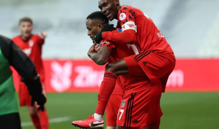 Beşiktaş'ta Atiba ve Larin kararı!