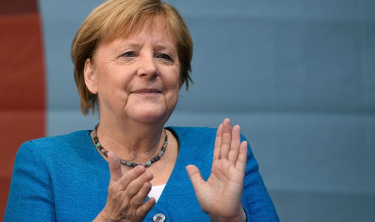 ANGELE MERKEL BIRAKIYOR