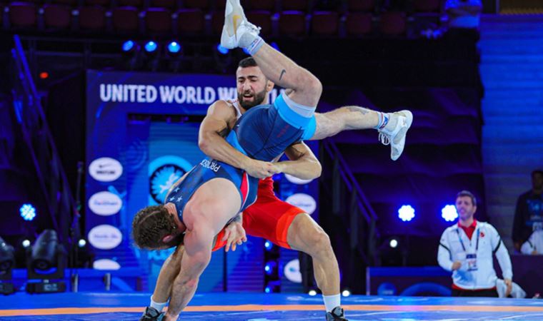 Milli güreşçi Burhan Akbudak, Dünya Şampiyonası'nda finale yükseldi