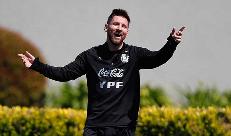 Messi, PSG'ye transferini eleştirenlere cevap verdi