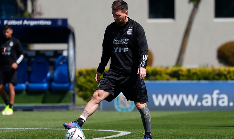 Messi, PSG'ye transferini eleştirenlere cevap verdi