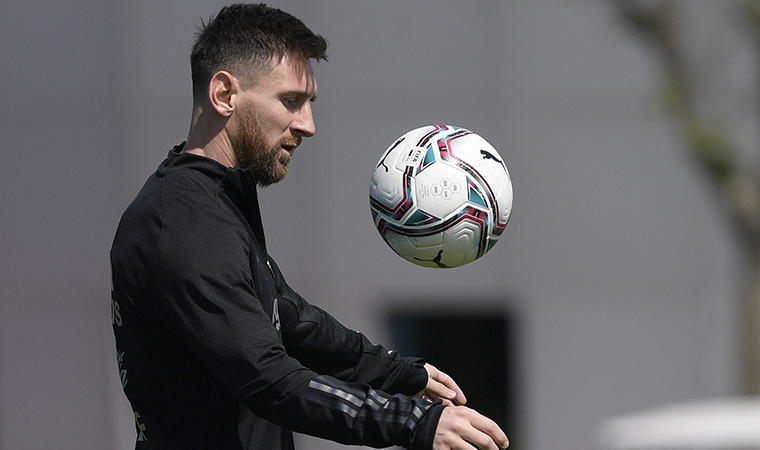 Messi, PSG'ye transferini eleştirenlere cevap verdi