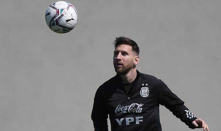 Messi, PSG'ye transferini eleştirenlere cevap verdi