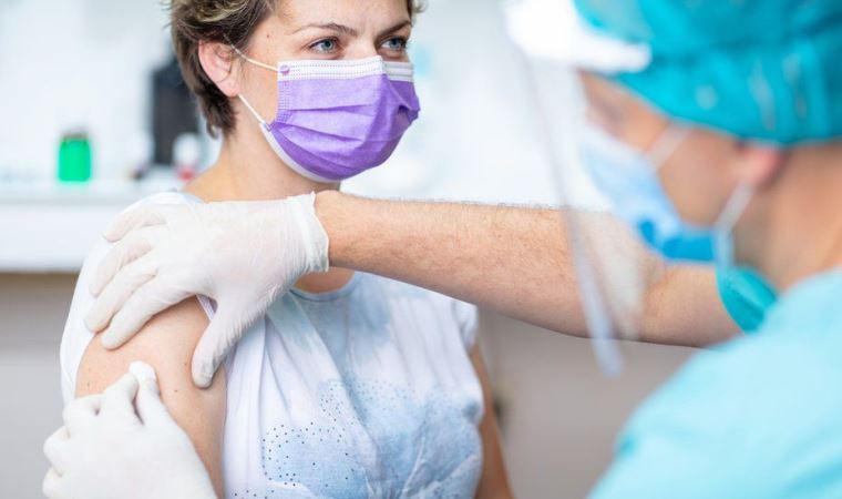 Uzmanlar kış yaklaşırken grip aşısı yaptırmayı tavsiye ediyor