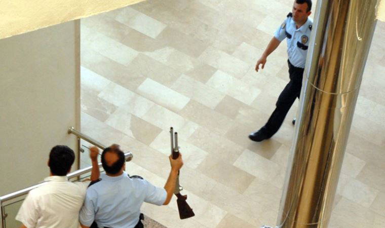 Antalya'da kadın cinayeti: Markette öldürüp, intihara kalkıştı