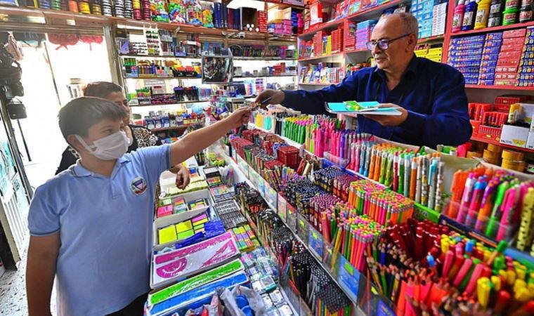 Soyer'den kırtasiye esnafı ve öğrencilere destek