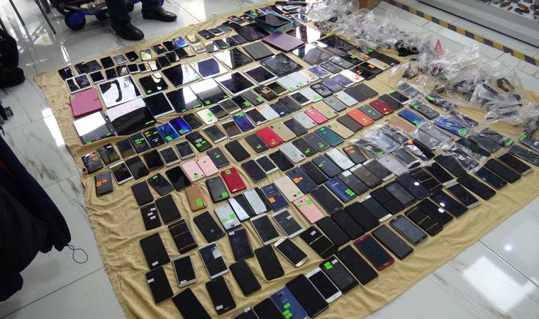 İstanbul Havalimanı'nda unutulan eşyalar 3'te 1'i  fiyatına satılıyor